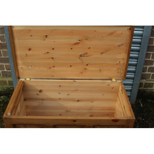 58 - NATURAL PINE BLANKET BOX
90 X 50 X 50CM