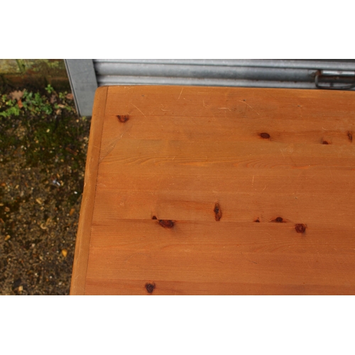 58 - NATURAL PINE BLANKET BOX
90 X 50 X 50CM