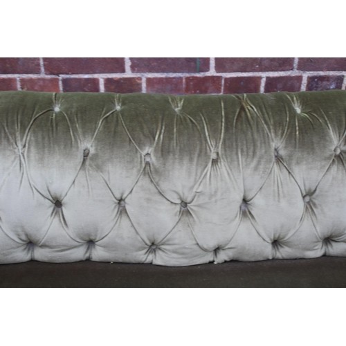 34 - VINTAGE GREEN FABRIC CHESTERFIELD SOFA 
170 X 80 X 67CM