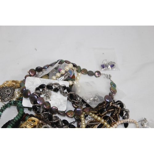 385 - QUANTITY OF COSTUME JEWELLERY