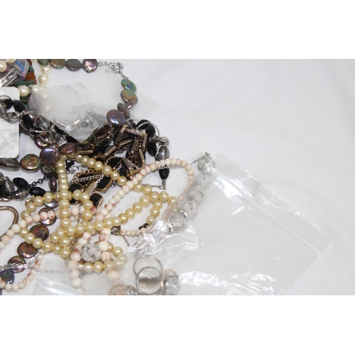 385 - QUANTITY OF COSTUME JEWELLERY
