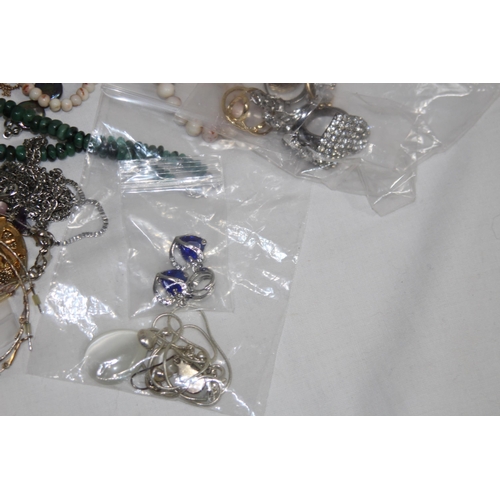 385 - QUANTITY OF COSTUME JEWELLERY