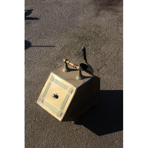311 - BRASS COAL BIN WITH SHOVEL
28 X 41 X 32CM
