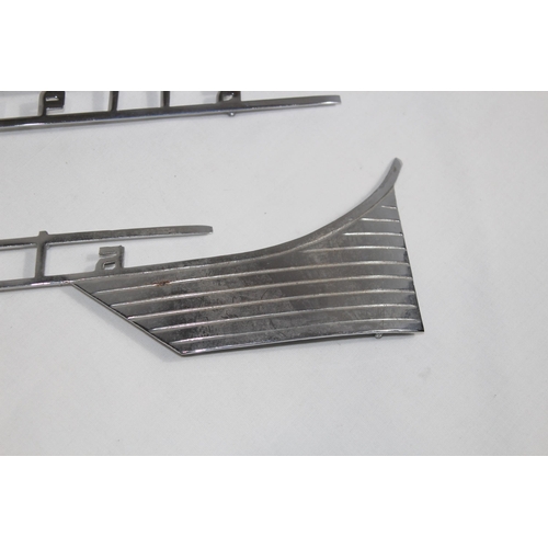 927 - QUANTITY OF LAMBRETTA CHROME INSIGNIA