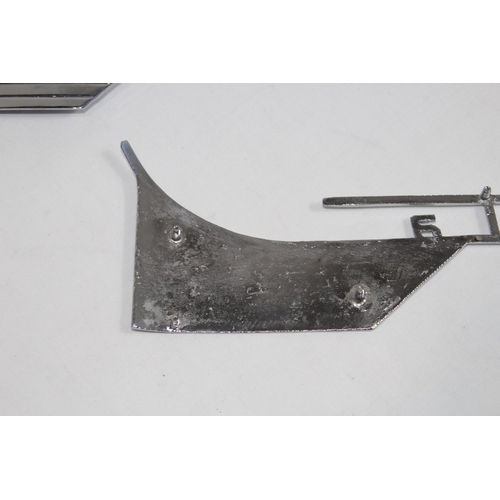 927 - QUANTITY OF LAMBRETTA CHROME INSIGNIA