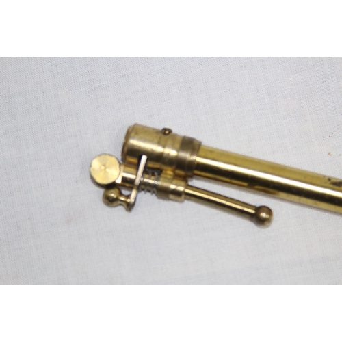 549 - QUANTITY OF VINTAGE TABLE & POCKET LIGHTERS INC ONE FROM HARRODS