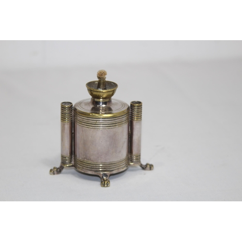 549 - QUANTITY OF VINTAGE TABLE & POCKET LIGHTERS INC ONE FROM HARRODS