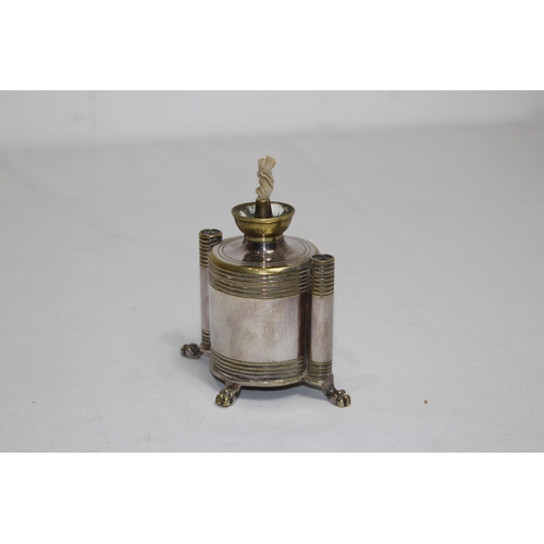 549 - QUANTITY OF VINTAGE TABLE & POCKET LIGHTERS INC ONE FROM HARRODS