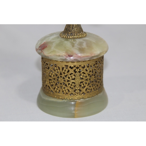 550 - ANTIQUE GILT BRONZE AND ONYX BOUDOIR CLOCK
