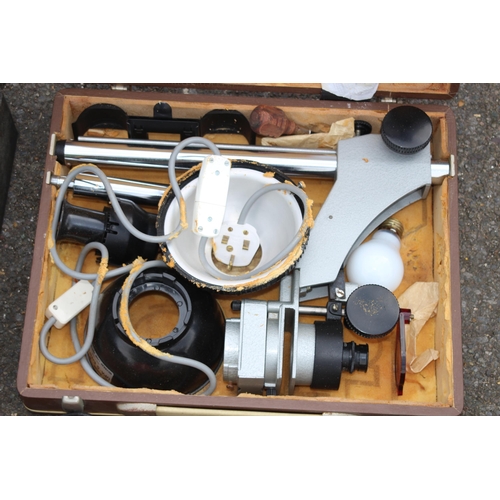 600 - QUANTITY OF VINTAGE PHOTOGRAPHIC EQUIPMENT ETC