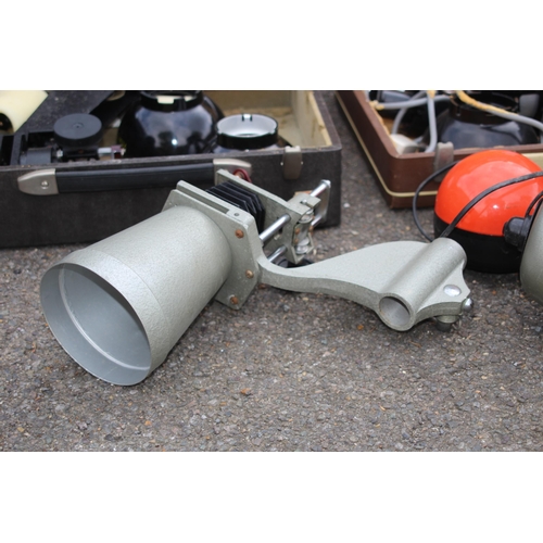 600 - QUANTITY OF VINTAGE PHOTOGRAPHIC EQUIPMENT ETC