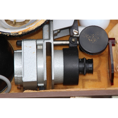 600 - QUANTITY OF VINTAGE PHOTOGRAPHIC EQUIPMENT ETC