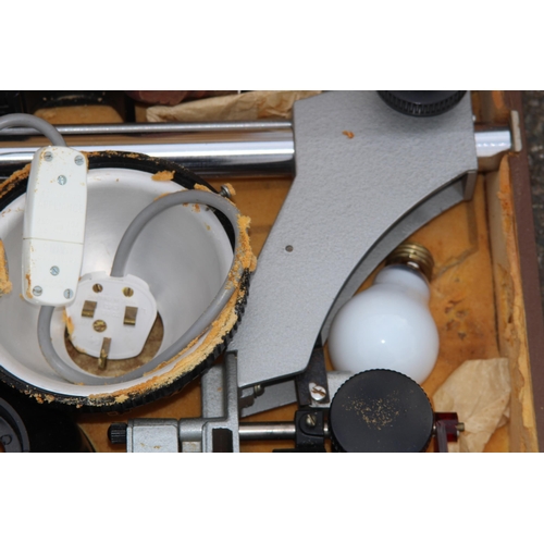 600 - QUANTITY OF VINTAGE PHOTOGRAPHIC EQUIPMENT ETC