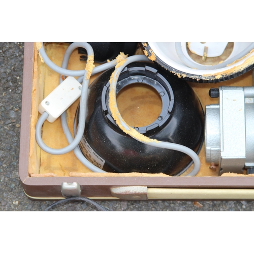 600 - QUANTITY OF VINTAGE PHOTOGRAPHIC EQUIPMENT ETC