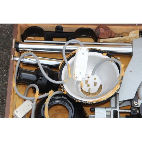 600 - QUANTITY OF VINTAGE PHOTOGRAPHIC EQUIPMENT ETC