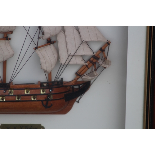 65 - QUANTITY OF PICTURES 
44 X 57CM