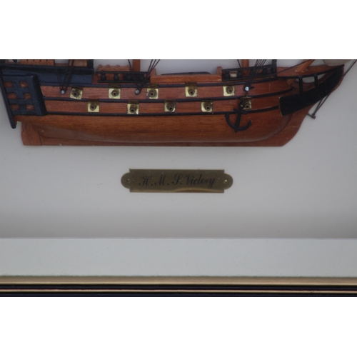 65 - QUANTITY OF PICTURES 
44 X 57CM