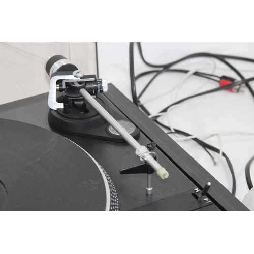 596 - DUAL 505-3 RECORD PLAYER