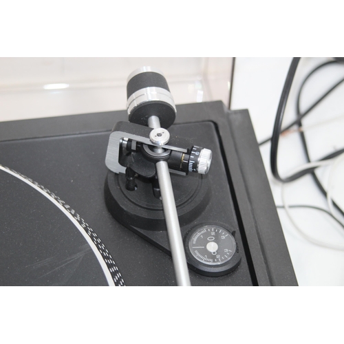 596 - DUAL 505-3 RECORD PLAYER