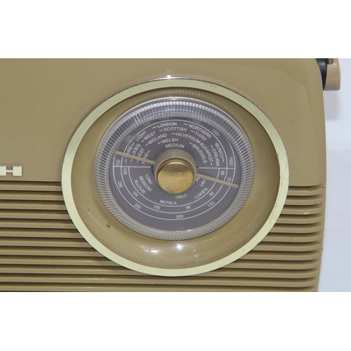 598 - RETRO BUSH RADIO