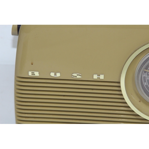 598 - RETRO BUSH RADIO