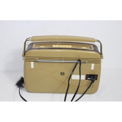 598 - RETRO BUSH RADIO