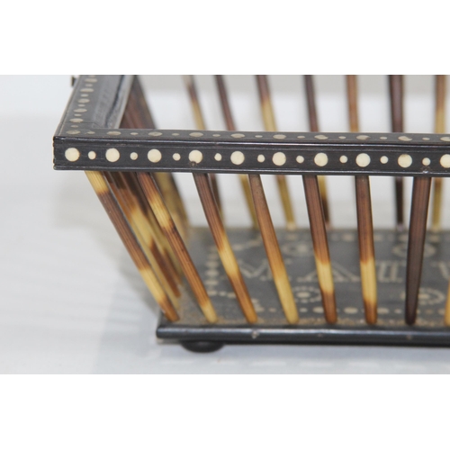 545 - SMALL ANTIQUE PORCUPINE AND HARDWOOD BASKET
19 x 26 x 9CM