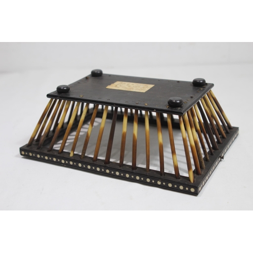 545 - SMALL ANTIQUE PORCUPINE AND HARDWOOD BASKET
19 x 26 x 9CM