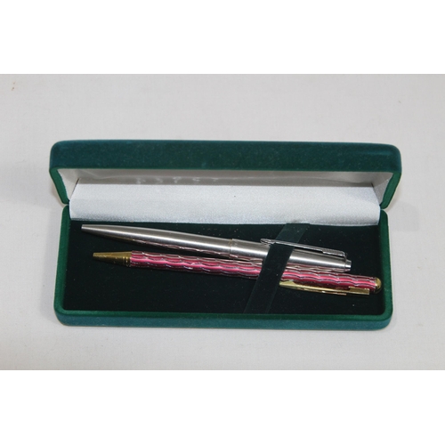 552 - QUANTITY OF PENS ETC