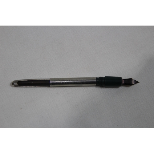560 - 14CT GOLD NIB PARKER PEN - CASING MISSING