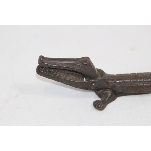 567 - NOVELTY 19TH CENTURY CAST IRON NUTCRACKER IN THE FORM OF A CROCODILE
23cm