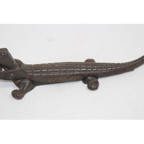 567 - NOVELTY 19TH CENTURY CAST IRON NUTCRACKER IN THE FORM OF A CROCODILE
23cm