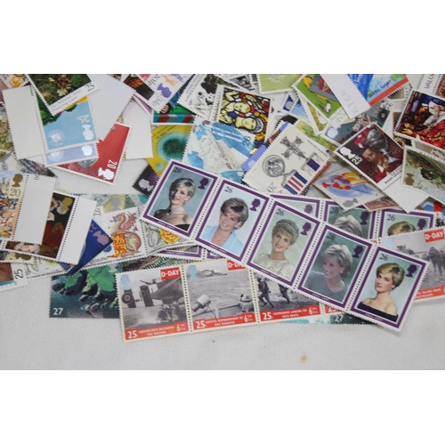 435 - VERY LARGE QTY OF USABLE FESTIVE / PICTORIAL STAMPS WITH A MINIMUM FACE VALUE OF £210