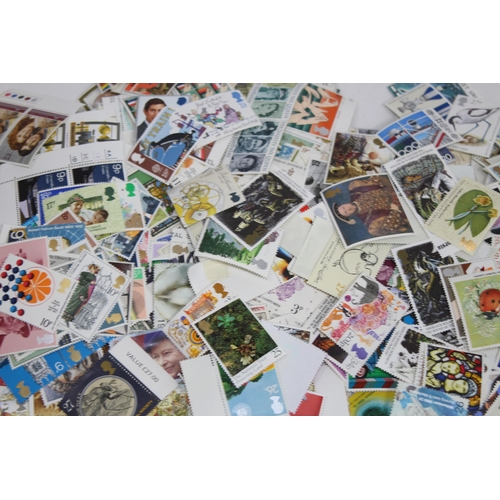 435 - VERY LARGE QTY OF USABLE FESTIVE / PICTORIAL STAMPS WITH A MINIMUM FACE VALUE OF £210