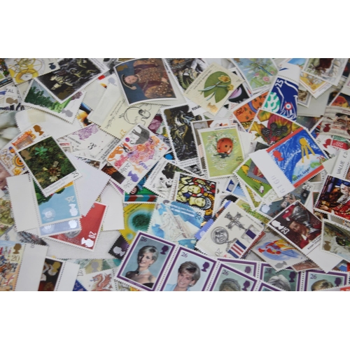 435 - VERY LARGE QTY OF USABLE FESTIVE / PICTORIAL STAMPS WITH A MINIMUM FACE VALUE OF £210