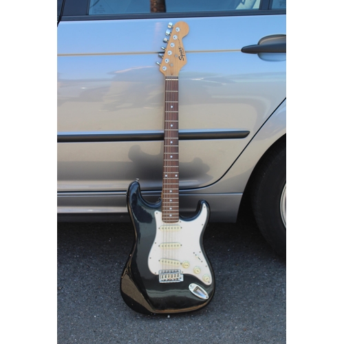 602 - ELECTRIC SQIRE GUITAR