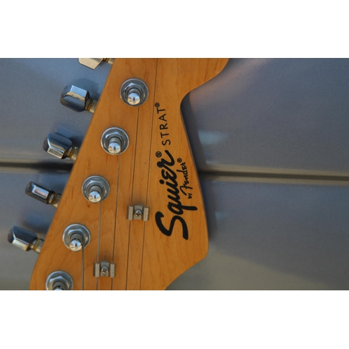602 - ELECTRIC SQIRE GUITAR
