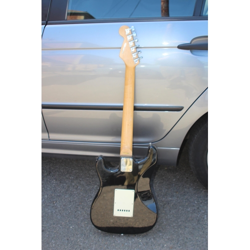 602 - ELECTRIC SQIRE GUITAR