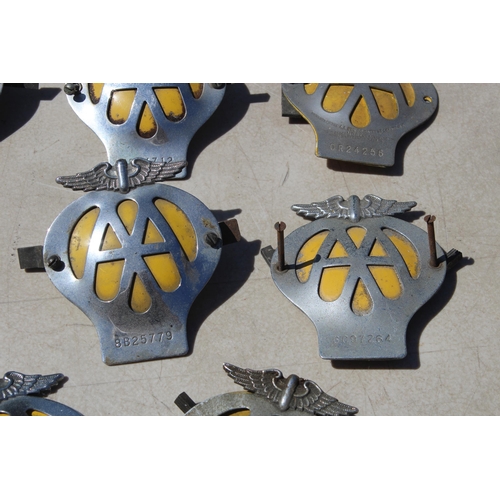 580 - 8 VINTAGE AA BADGES