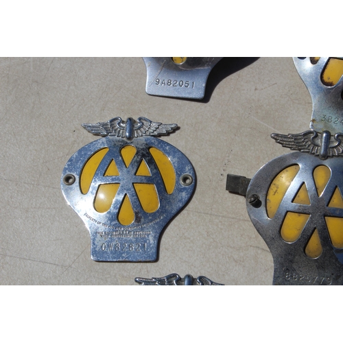 580 - 8 VINTAGE AA BADGES