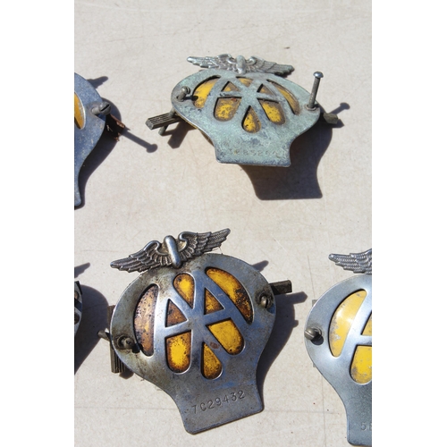 581 - 8 VINTAGE AA BADGES