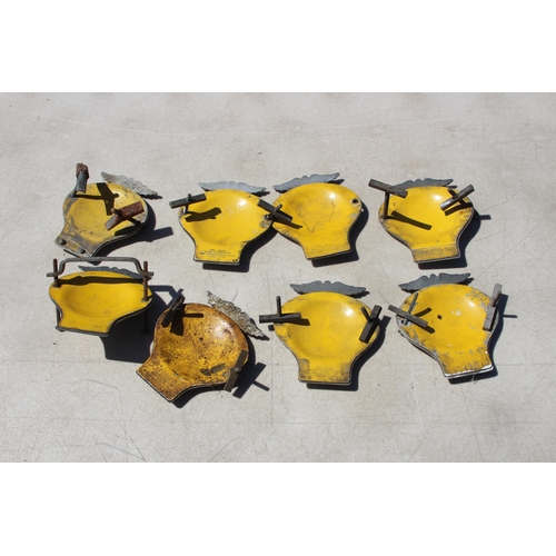 581 - 8 VINTAGE AA BADGES
