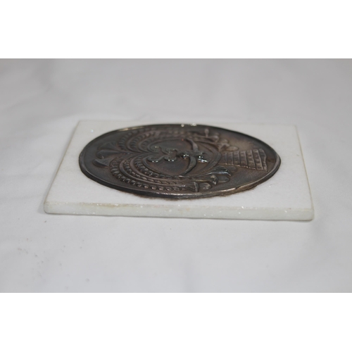 561 - SMALL MARBLE TILE WITH SILVER PLAQUE AND SCENT BOTTLE WITH BLANK SILVER CARTOUCHE
14 X 12CM