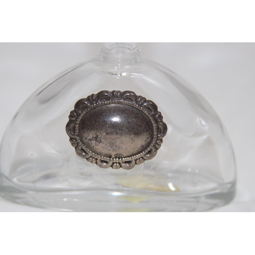 561 - SMALL MARBLE TILE WITH SILVER PLAQUE AND SCENT BOTTLE WITH BLANK SILVER CARTOUCHE
14 X 12CM