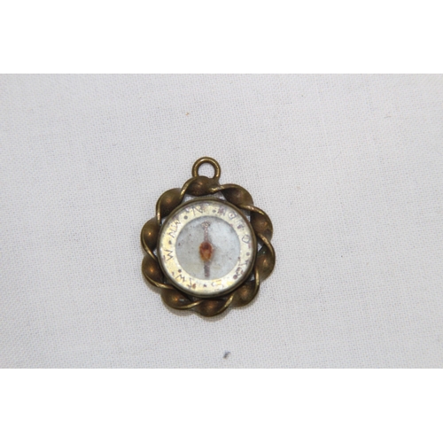 565 - VINTAGE PENDANT COMPASS