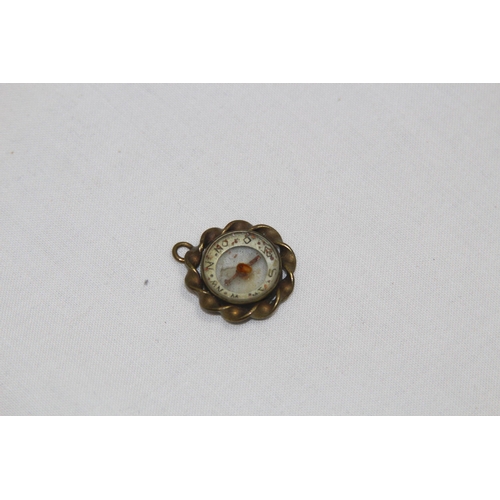 565 - VINTAGE PENDANT COMPASS