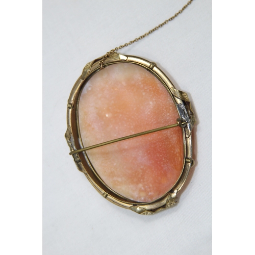 566 - VINTAGE BEAUTIFULLY CARVED CAMEO BROOCH