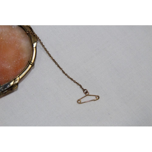 566 - VINTAGE BEAUTIFULLY CARVED CAMEO BROOCH
