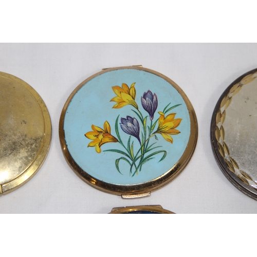 572 - COLLECTION OF COMPACTS, INC ENAMEL AND STRATTON EXAMPLES