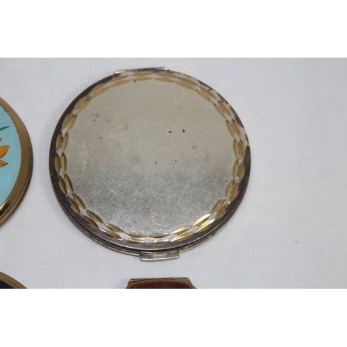 572 - COLLECTION OF COMPACTS, INC ENAMEL AND STRATTON EXAMPLES